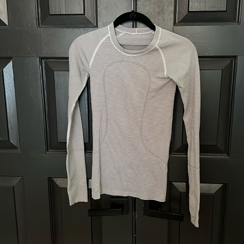 Lululemon long sleeve size 2